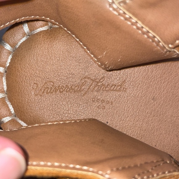 Universal Threads Sandals - Picture 8 of 8